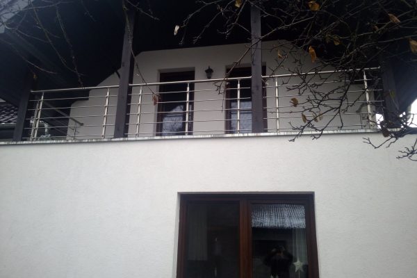 Balustrada ze stali nierdzewnej na balkon wypełnienie poziome 1