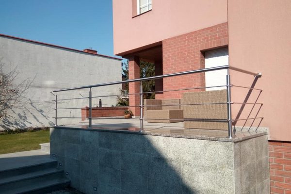 Balustrada ze stali nierdzewnej na taras