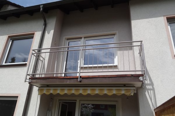 Balustrada ze stali nierdzewnej na balkon wypełnienie pionowe 6