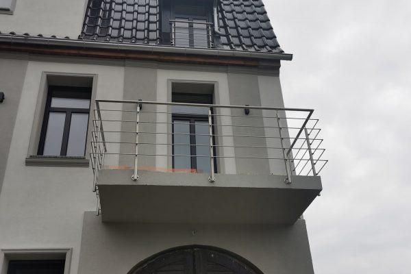 Balustrada balkonowa ze stali nierdzewnej, kształt litery U