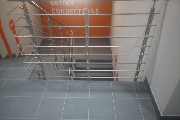 Balustrada na schody wewnętrzne z wypełnieniem poziomym 11