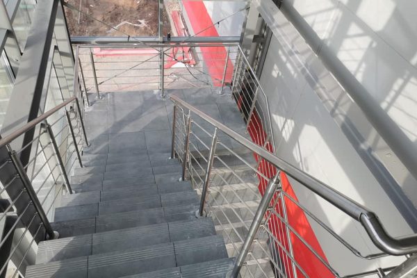 Balustrada na schody wewnętrzne z wypełnieniem poziomym i wypełnieniem poziomym 16